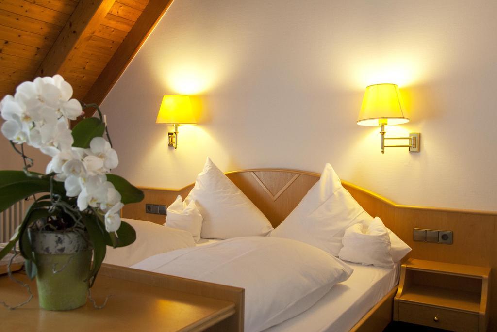 Hotel-Restaurant Hirsch Berghaupten Стая снимка